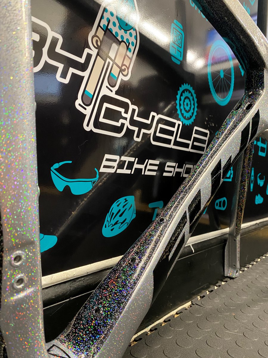 Check out this ✨ sparkly ✨ Fuji Transonic from ByCycle Store! 

#roadbike #roadbikelife #roadbikes #roadbikepics