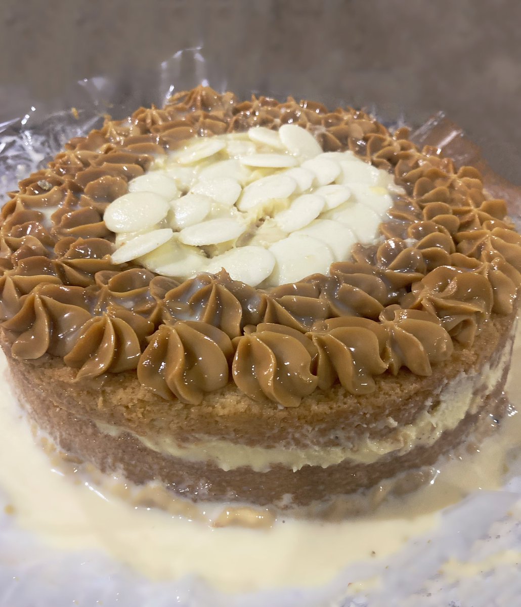 sweetspotpy's tweet photo. Tres leches con crema pastelera y dulce de leche casero 🤩🤤 https://t.co/sEwd7wyGjQ