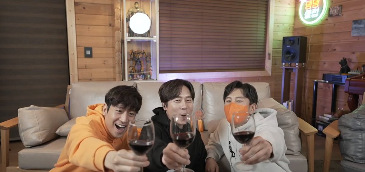 malpabo's tweet photo. Happy birthday!! 

#23년째_신화는_꺾이지_않아 https://t.co/6kxYnlYw0g