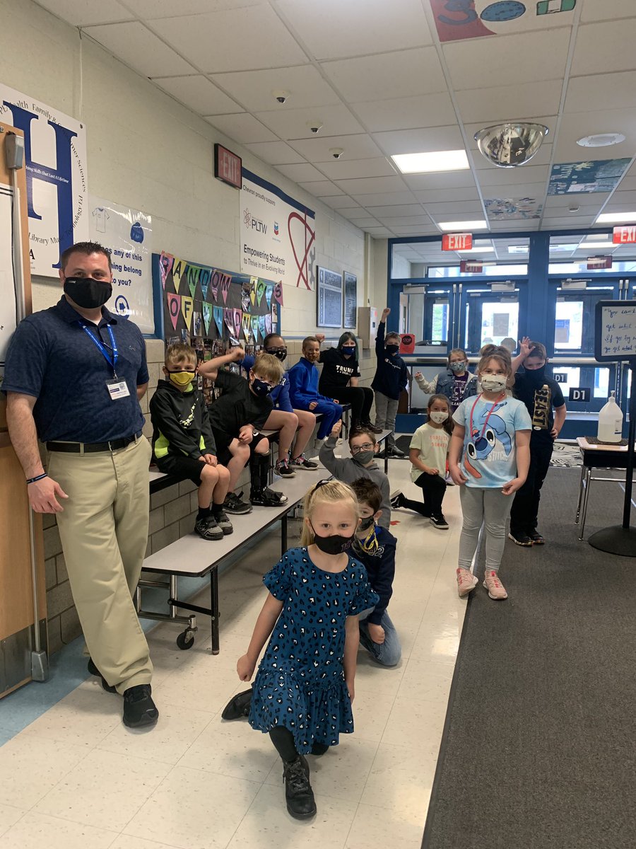 hasd_fta's tweet photo. Celebrating our Principal 100 Club Students!! Amazing job Fort Allen Elementary!! @hasd_fta #befortallen https://t.co/NhcS2JMYoX