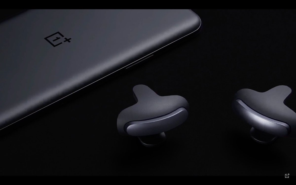 Aeydinath's tweet image. The OnePlus gaming triggers might just destroy the gaming phone out there! Moreover they are compatible with all OnePlus devices if I’m not mistaken. 
Definitely something to look out for!

#OnePlus9Series #OnePlusGaming