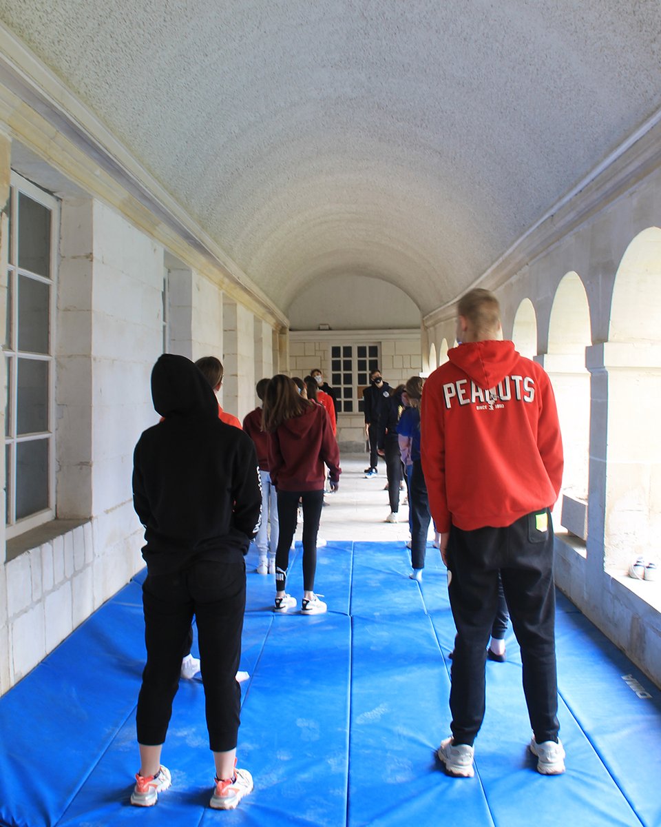 VeloursProd's tweet image. Retour sur les premiers ateliers de #CollègesEnScène. 

Après avoir travailler autour d'un carnet de rêve avec leurs professeures, les élèves se sont répartis en trois groupes pour s'atteler à la création artistique d'un spectacle. 

@DptMarne @VilledeChalons