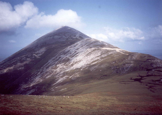 IRLLDept's tweet photo. Logainm na Seachtaine/Placename of the Week

Croagh Patrick 

Cruach Phádraig "(Saint) Patrick's stack". On the last Sunday in July, thousands of pilgrims climb it in honour of St Patrick who, according to tradition, fasted and prayed on the summit for forty days in the year 441. https://t.co/kTAXify0zY