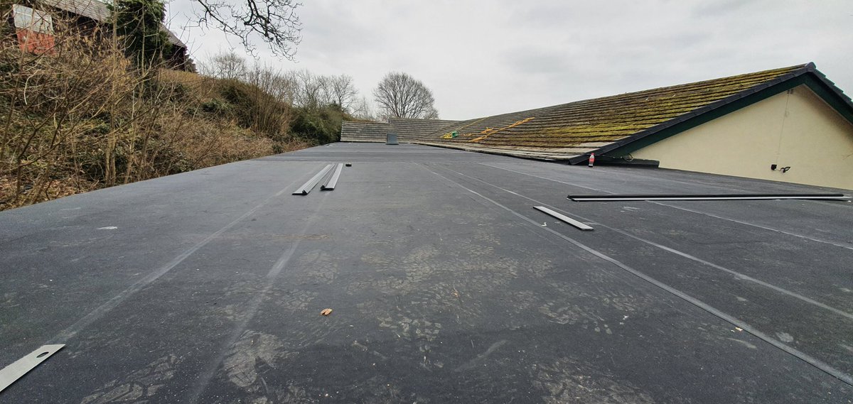 m2mroofing's tweet photo. The guys from @LakelandTimber are just finishing off this 200m EPDM roof refurb on Silverdale Golf Club. Perfectly timed for the course reopening on 29th March. https://t.co/suH8QF2kxT