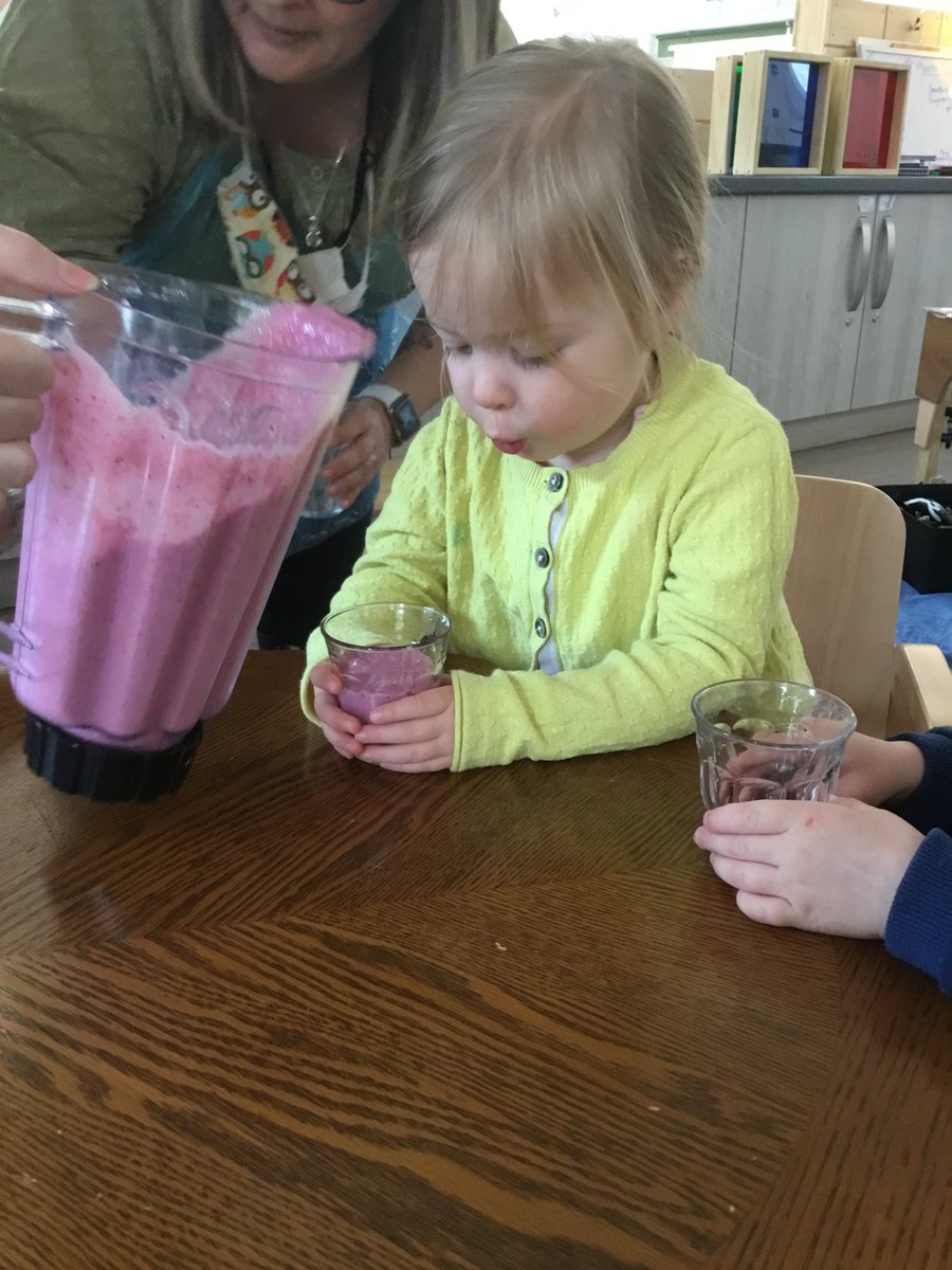 MenstrieELC's tweet photo. "It's purple."
"I like the yellow one best."
Measuring, counting and pouring out all the ingredients that are good for us to make healthy smoothies. The taste test got a great big thumbs up! 👍😃 https://t.co/KV7SpoyfIu