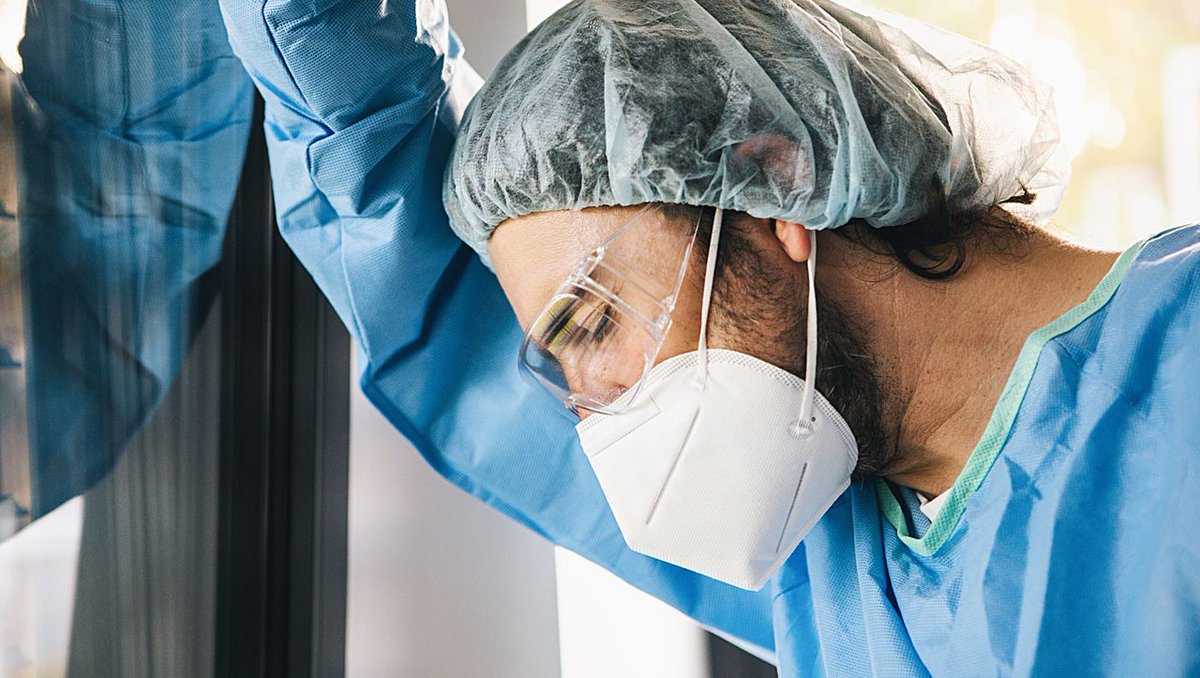 derspiegel's tweet photo. Viele Pflegekräfte wollen und können einfach nicht mehr. Tausende haben den Beruf verlassen. Der "Pflexit" trendet nicht nur auf Twitter, sondern wird zum Problem an deutschen Kliniken. Zwei Aussteiger berichten. https://t.co/BYIxNIXRAU https://t.co/Z7La4fxAhH