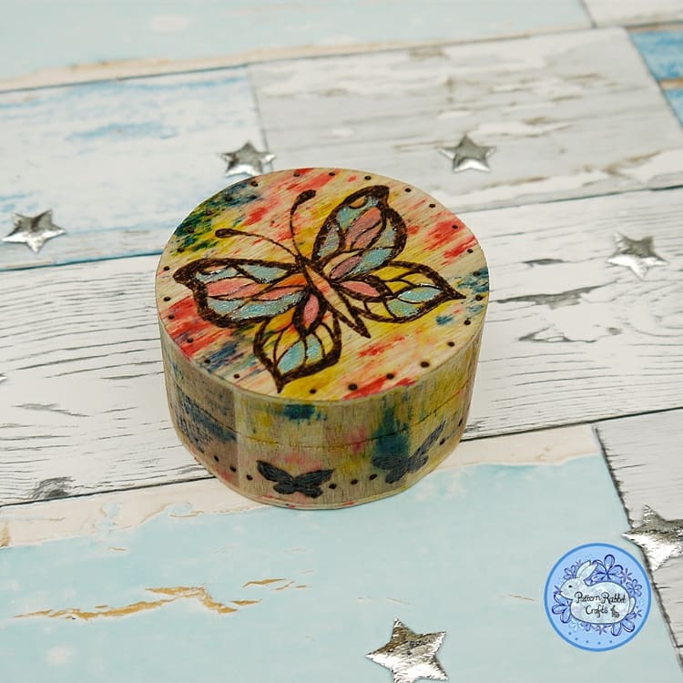patternrabbit's tweet photo. Colour #marchmeetthemaker these colourful butterfly beauties can be found on our @HMUK_shop (link in bio) #patternrabbit_crafts #butterflies #boxes #pyrography #screenprint #zippouch #hmukshop https://t.co/V3YXAIT15O