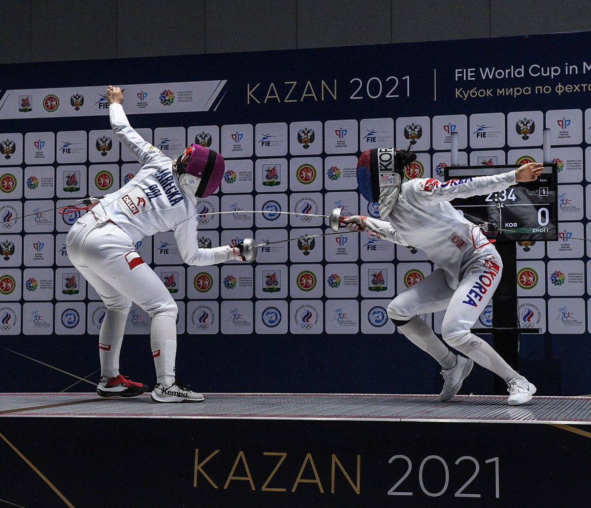 FIE_fencing's tweet photo. Team Poland 🇵🇱 win the gold medal 🥇 in women’s team épée, with 45-24 over Korea 👏🏽👏🏽

#fencing #epee #roadtotokyo #worldcup https://t.co/lbKgYwhoUx