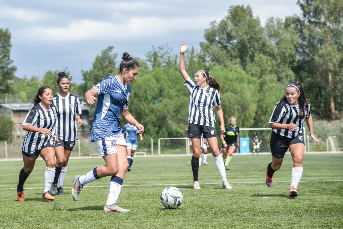 UNCUYO's tweet photo. #TORNEO ⚽🏆
El equipo de Fútbol Femenino de la UNCUYO participó del torneo “Copa Mujeres Líderes”, un certamen que organizaron la Universidad y la Municipalidad de la Ciudad de Mendoza. https://t.co/wd9pBoMxEy