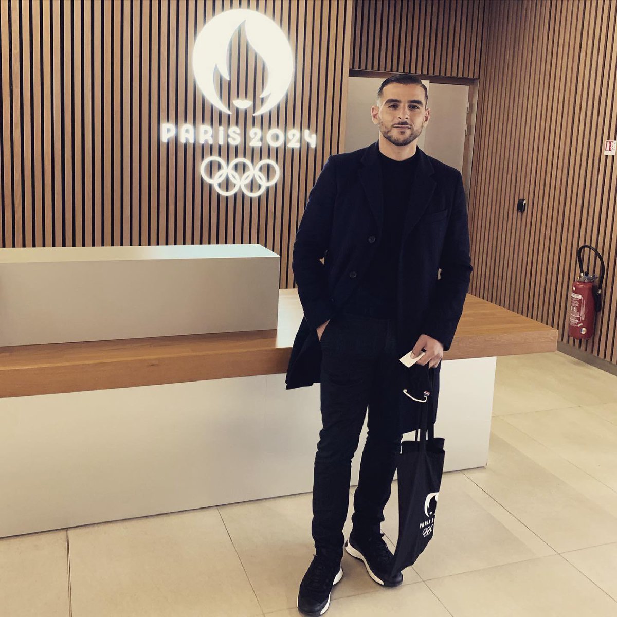 Fianso's tweet photo. Merci Messieurs 🤝 

@Paris2024 
@TonyEstanguet 
@slimanetirera 
#VilleDeSaintOuen

#EnsembleOnRêvePlusGrand 💪🏼 
#93EMPIRE 🔥 https://t.co/G0GtZjJXeg