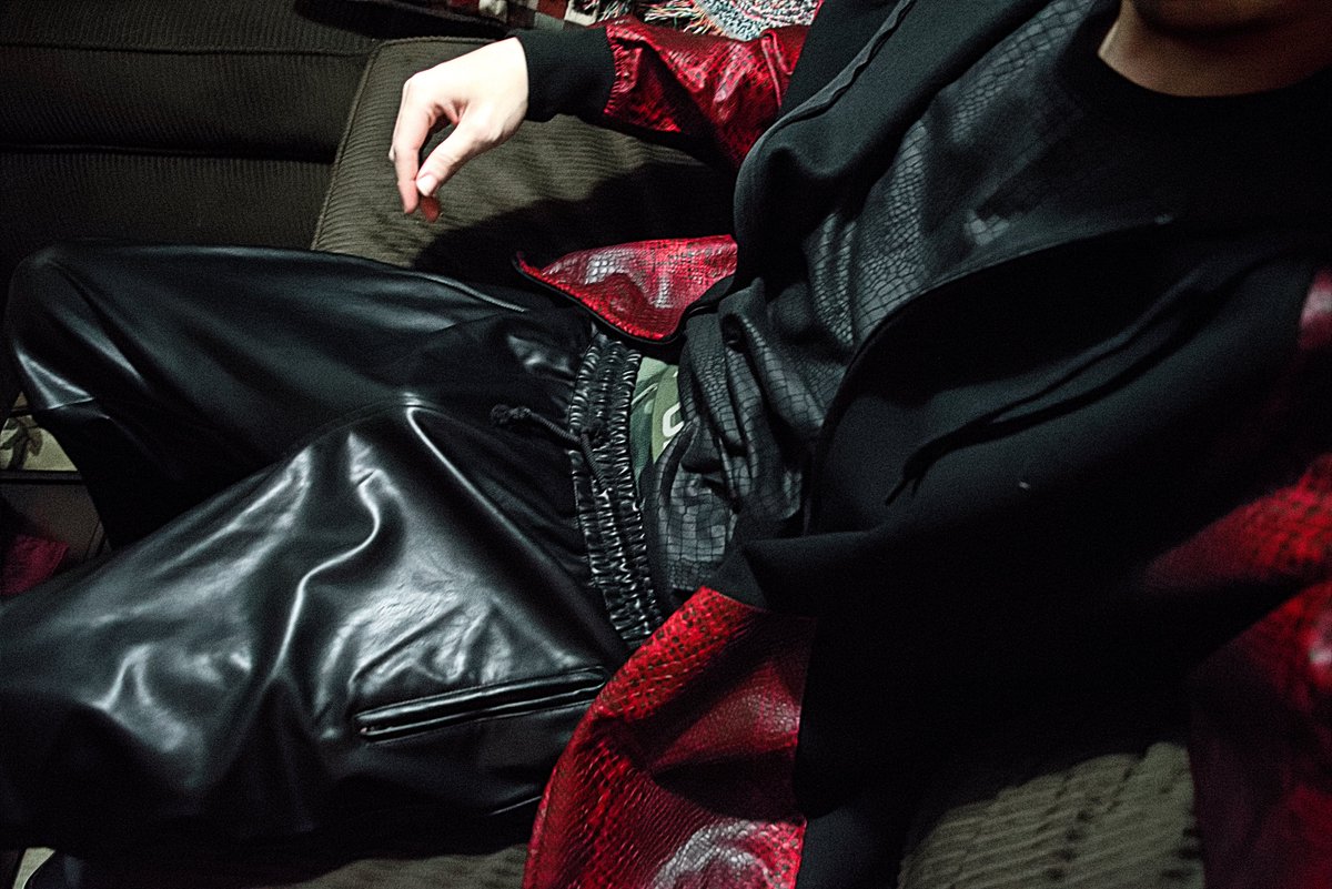 Leather_sagger's tweet photo. Please follow for more. #gayfetish #sneakerboy #sneakerfetish #sneakerlad #sneakergay #saggerworld #saggerboy #Sk8terBoy #gaysagger #gay #saggerpants #sagger #gayleather #gaybiker #sagging #saggerz #leatherfetish https://t.co/A5li1HBIyE