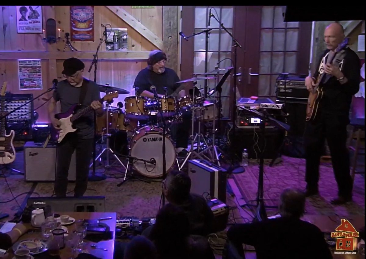 Happy Birthday Phil Keaggy. Enjoy your special day!

youtu.be/5sRDtUKFOmY