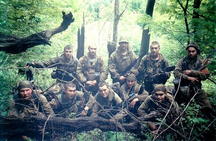 Армейские разведчики в поиске. 104-й ООСпН ГРУ под Бамутом. 2005 год