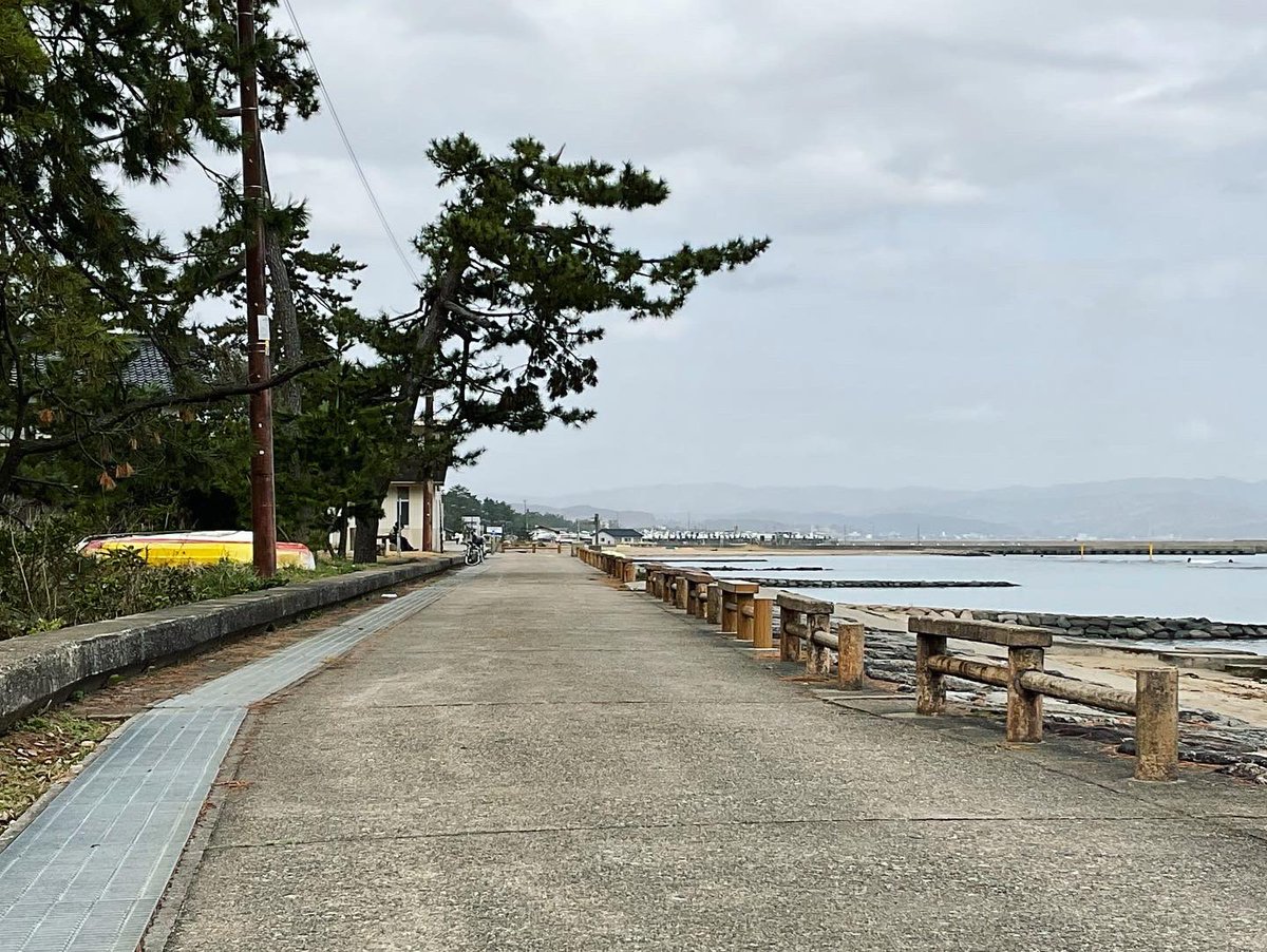 みちのく 低浮上 A Twitter 実はこの前富山行ったときにヨルシカの ただ君に晴れ のロケ地巡りしてきた 雨晴駅 雨晴海岸 越中国分駅