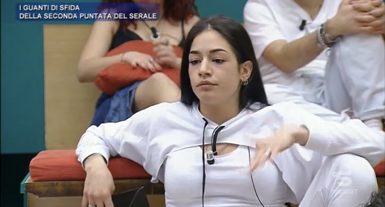 martjnaishere's tweet photo. LA MIA FACCIA QUANDO SENTO QUESTA CAFONA DI ROSA. OGGI HAI RAGGIUNTO L’OVER THE TOP. #Amici20 https://t.co/60Sj4VcMld