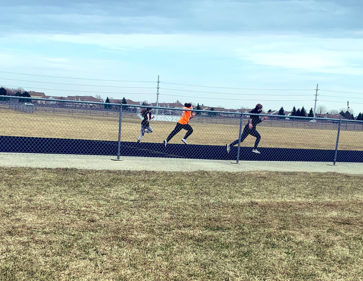 marlowe_track's tweet photo. We had a great first day of practice with our A group athletes!! #MMStrack2021 #marlowe158 https://t.co/FbtrVILDok