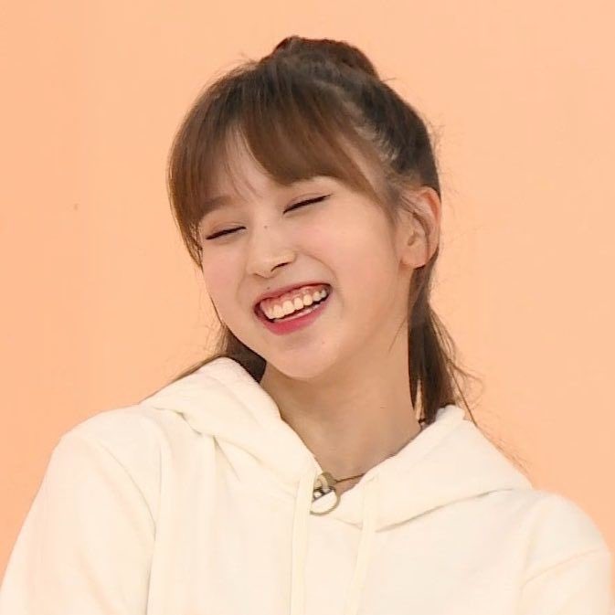 pjminaparty's tweet photo. happy birthday to one of my favourite people on the planet <3 

whats one thing you love about mina? tell me in the replies! 

i’ll start: 
i love her infectious laugh and how much joy she spreads. 

#HappyMinaDay #BlackSwanMinaDay @JYPETWICE #MINA #미나 https://t.co/pAiP31WZuW