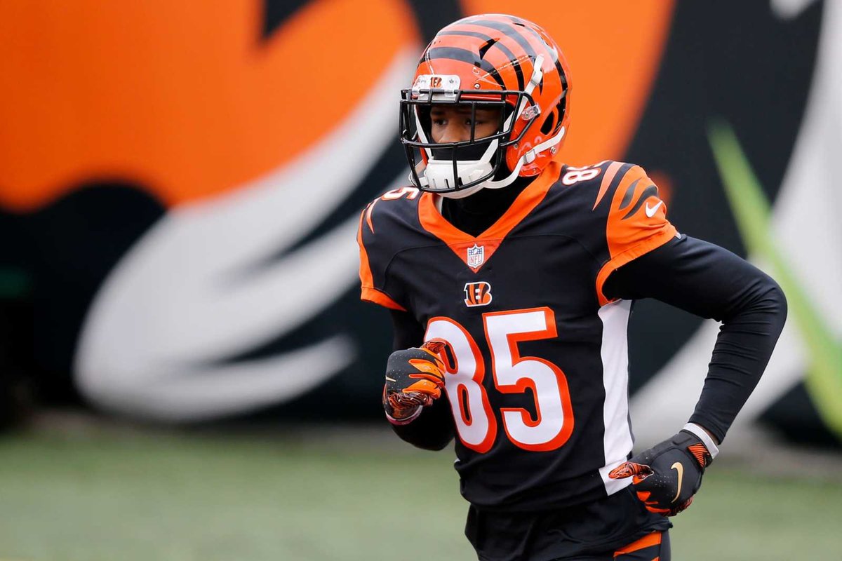 FantasyLandTV's tweet photo. New video alert!  This week we are looking at fantasy football, everyone's favorite.  Click the link to watch our video about 3 sleeper players next year! https://t.co/urfTEbyA5V https://t.co/tfO1EfPU2R
