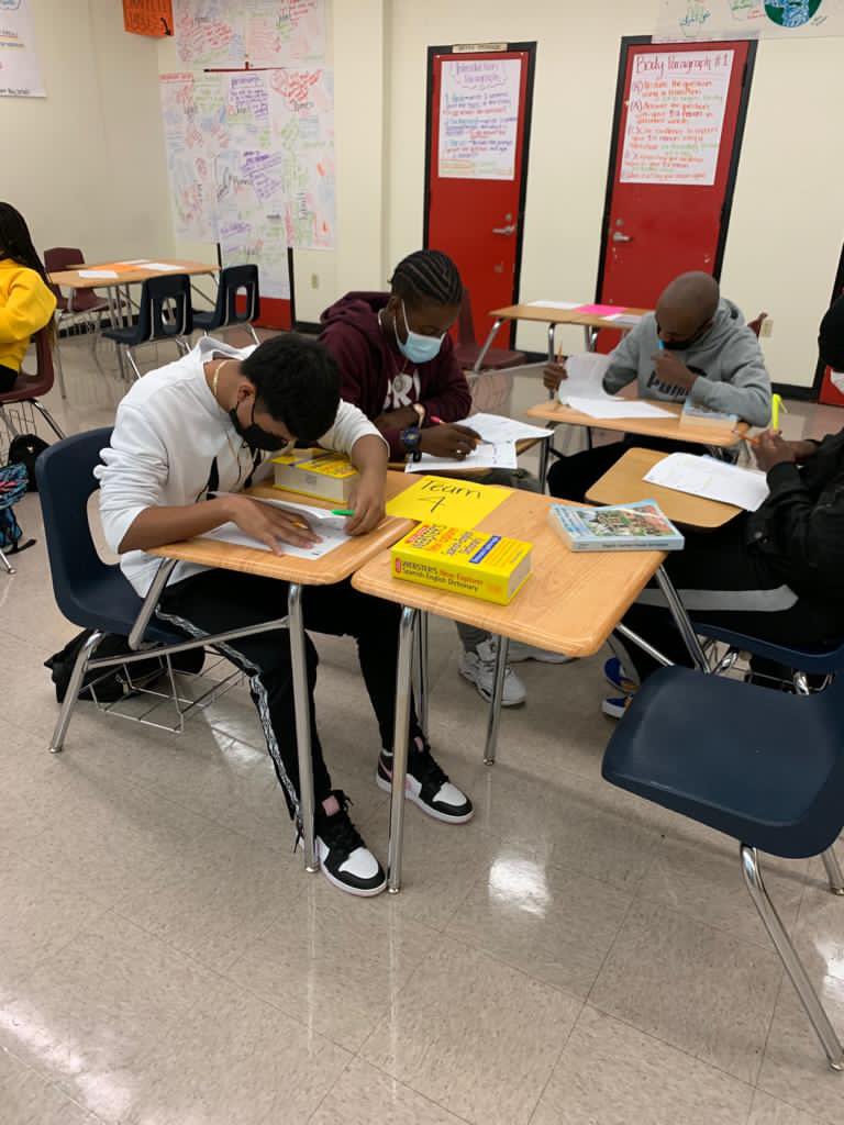 KerniqueMoore's tweet photo. Today the @miamiedisonsr ELL juniors were highly focused as they prepared for the SAT ππ«π€#preparationisthekeytosuccess
@lisagarcia_lisa @trydiggs @MDCPSDAS @LeonMaycock @yvonnettecmdcps https://t.co/qSMuRsnQ4C