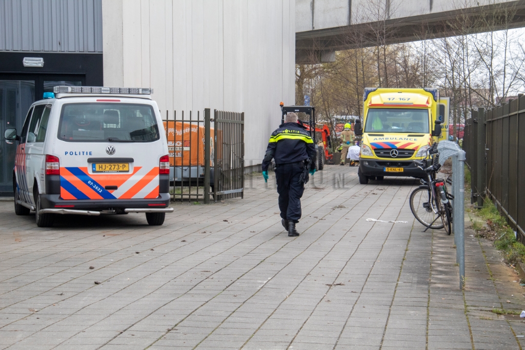 Rotterdam - Man gewond na ongeval met graafmachine: ?..