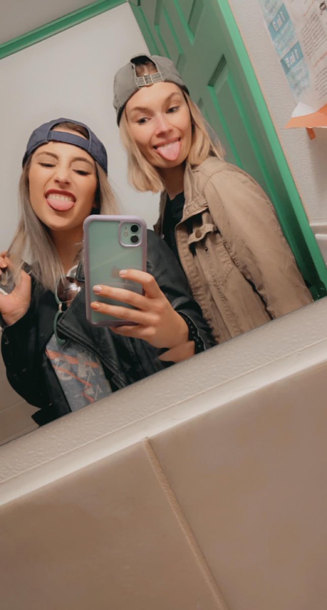 SammiWey's tweet photo. Take spontaneous road trips with your best friend. I promise, it is more than worth it. 🥰🤗 @e_claire2 https://t.co/x5zHtiRgmC