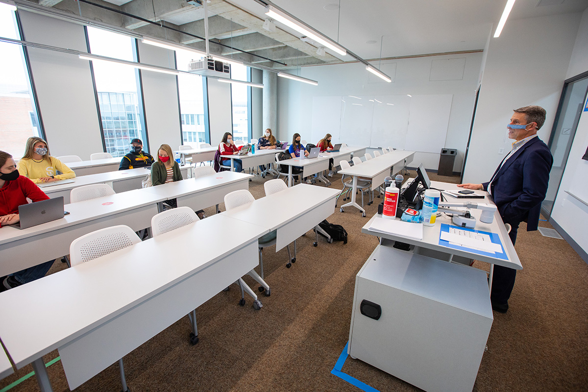 iastate_cals's tweet photo. #CALSThanks to @FCSAmerica for their $250,000 gift to support technology & innovation programming for #ISUCALS students in the new Student Innovation Center.
Find out more about this gift: https://t.co/u3HQN9RbZJ
#CALSproud #IowaStateInnovates #AgDay21 #AgWorksHere #FCSAmerica https://t.co/Qy6zbJngeA