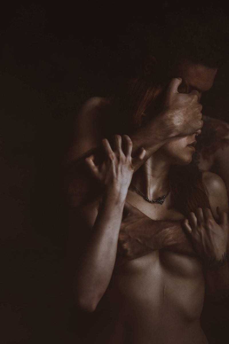 ElenaStrawberry's tweet photo. the siren and the crow

#potd #moody #moodygrams #dark #darkart #love #light #shadow #juteropes #girl #portraitphotography #artsy #artist #fineart #shibariphotography #hands #nude #dominance #redhead #redhairdontcare #ginger #gingerlicious https://t.co/SL5cB16Ovf