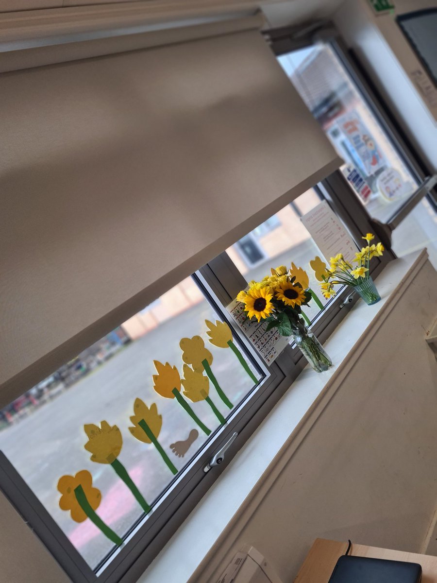 MissSJHamilton1's tweet photo. #dayofreflection @BackyardNatUK Primary 2/3 reflected on lockdown one year on and made some spring flowers to represent HOPE. @MossvaleP. #MEduc4 #teachertwitter https://t.co/bAidS1zb9A