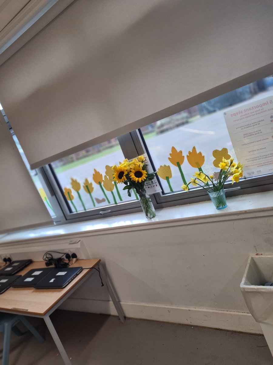 MissSJHamilton1's tweet photo. #dayofreflection @BackyardNatUK Primary 2/3 reflected on lockdown one year on and made some spring flowers to represent HOPE. @MossvaleP. #MEduc4 #teachertwitter https://t.co/bAidS1zb9A