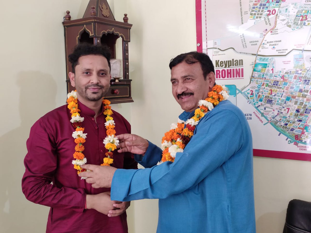 rwa_sec's tweet photo. नव निर्वाचित निगम पार्षद  व पूर्व विधायक श्री रामचन्द्र जी का आज स्वागत किया गया।
बैठक में सामाजिक मुद्दों पर चर्चा हुई,जिसमे फेडरेशन के अध्यक्ष श्री परसराम शर्मा जी, सँस्कृति RWA अध्यक्ष श्री गजेंद्र यादव जी, व फेडरेशन के महासचिव श्री अश्विनी पांडेय जी व अन्य मेहमान उपस्थित रहे। https://t.co/nSSlrtg1TE