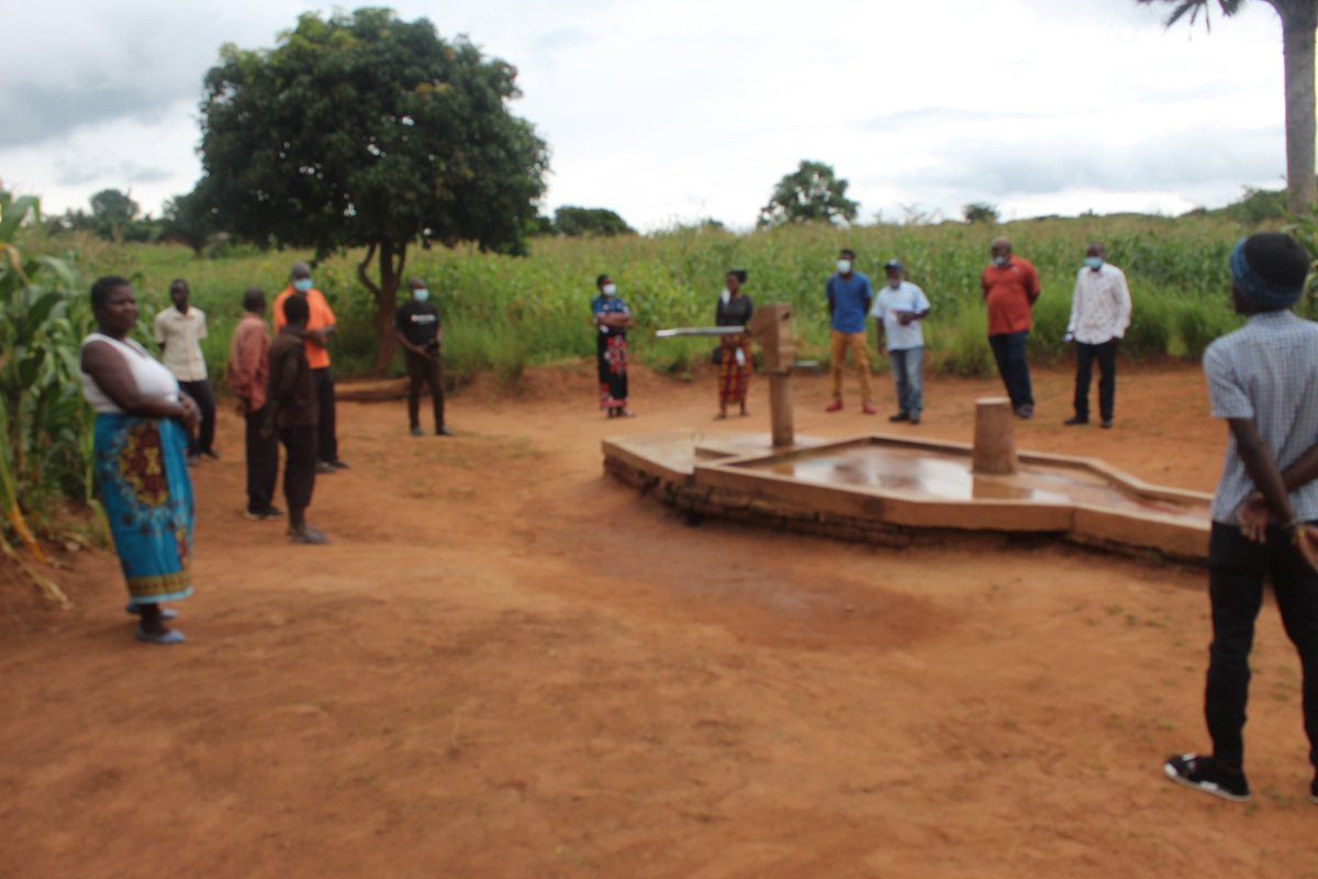 EuKulima's tweet photo. The Department of Crops Development (DCD) of the Ministry of Agriculture is this week conducting monitoring and surveillance of migratory pests on rainfed crops  in KULIMA implementing districts. The picture below shows one of the teams interacting with farmers in Mzimba North. https://t.co/i8bzCRqvjd