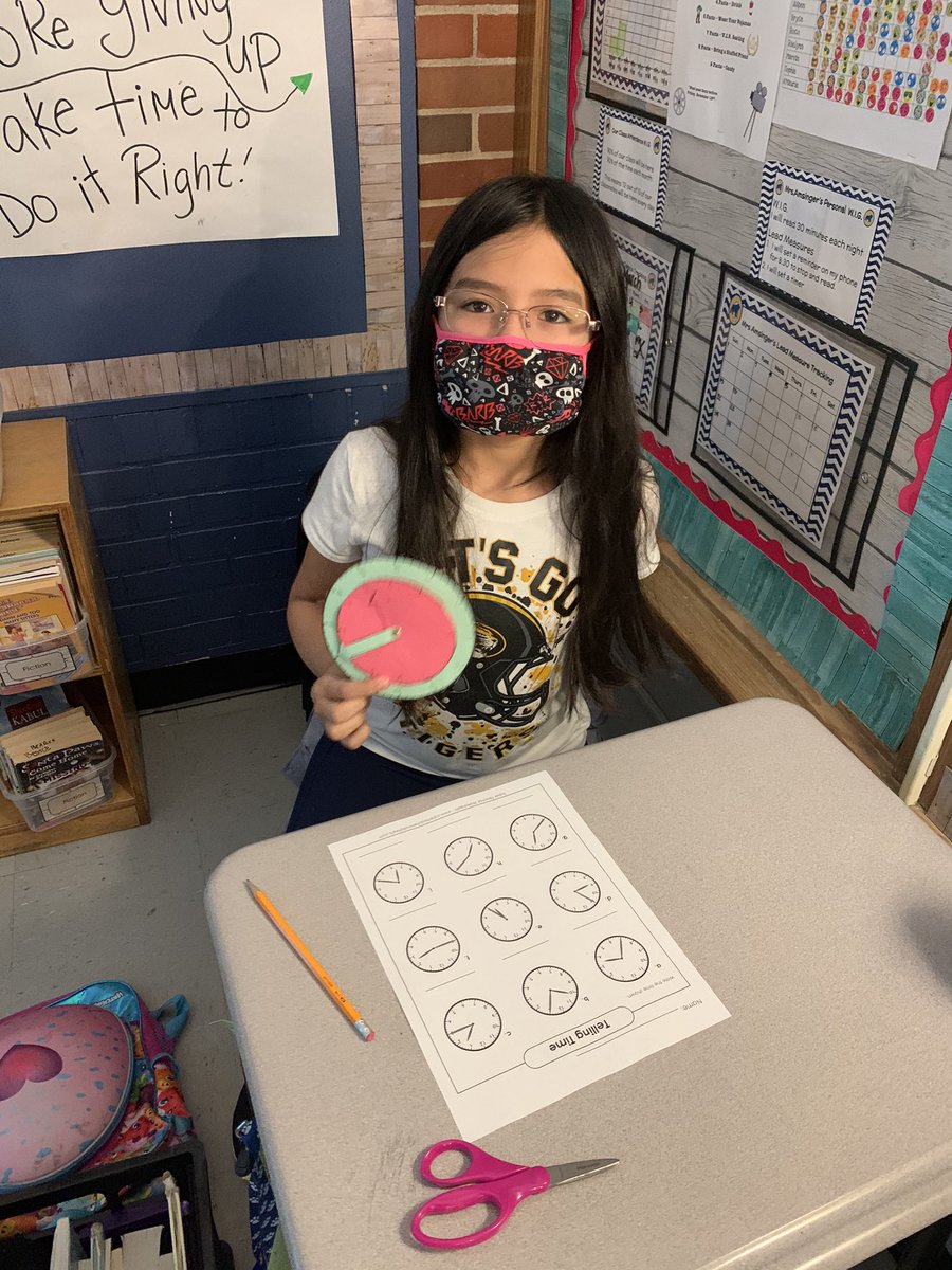 MrsAmsinger's tweet photo. This morning we made clocks to help us with telling time to the nearest 5 minutes. They will also help us when we learn time to the nearest minute. #ISDStrong #isd3rdgrade @OttBearCubs #OttCubStrong https://t.co/XrbQIQt5x7