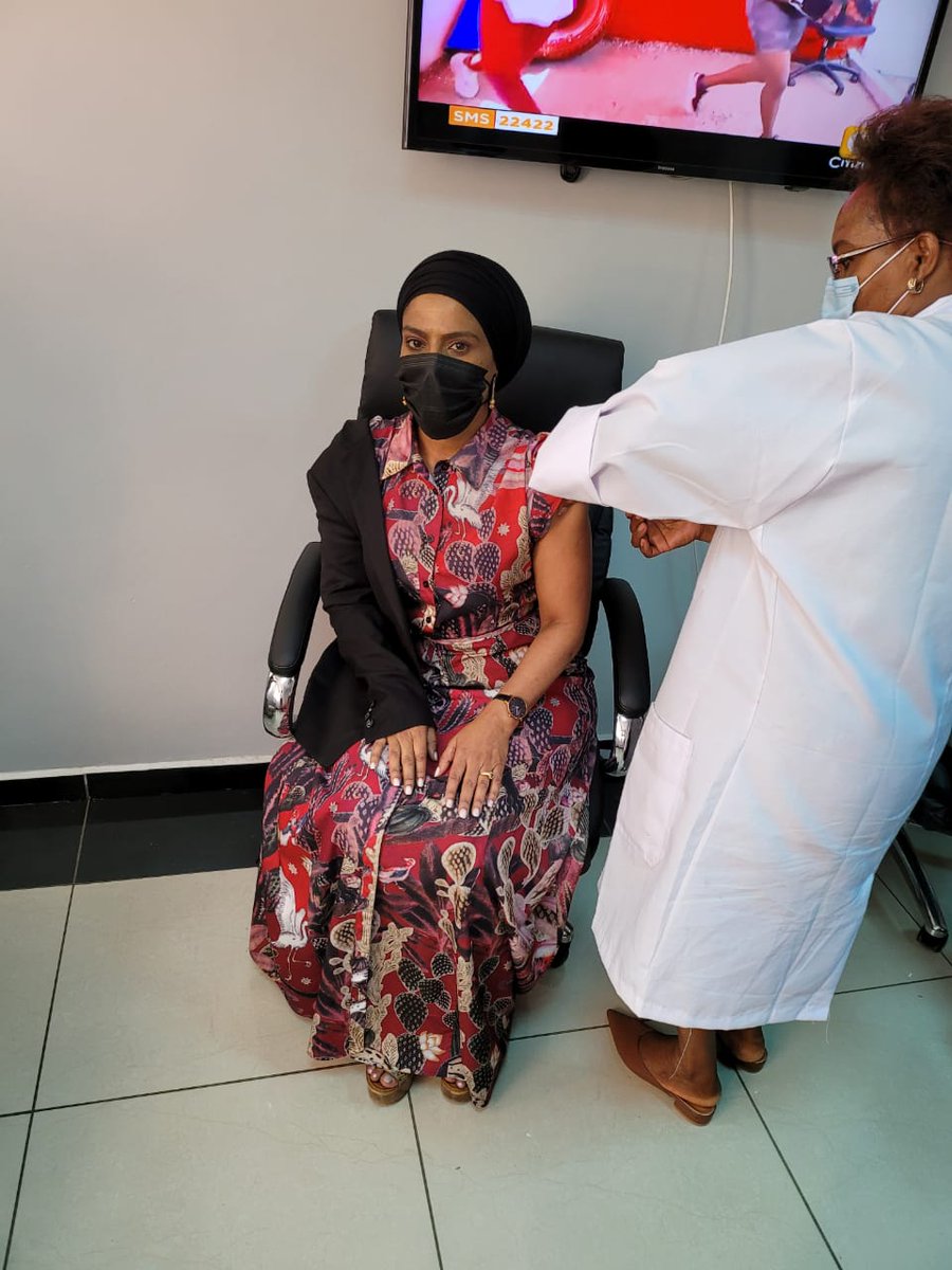 Ahalake's tweet photo. Today, I took the Covid-19 Vaccine.

I urge Kenyans to get the vaccine as a precautionary measure despite uncertainties about its efficacy because 3rd wave is lethal. #Observesocialdistance #Wearmask #Sanitize. https://t.co/ThJU7Mjpcn