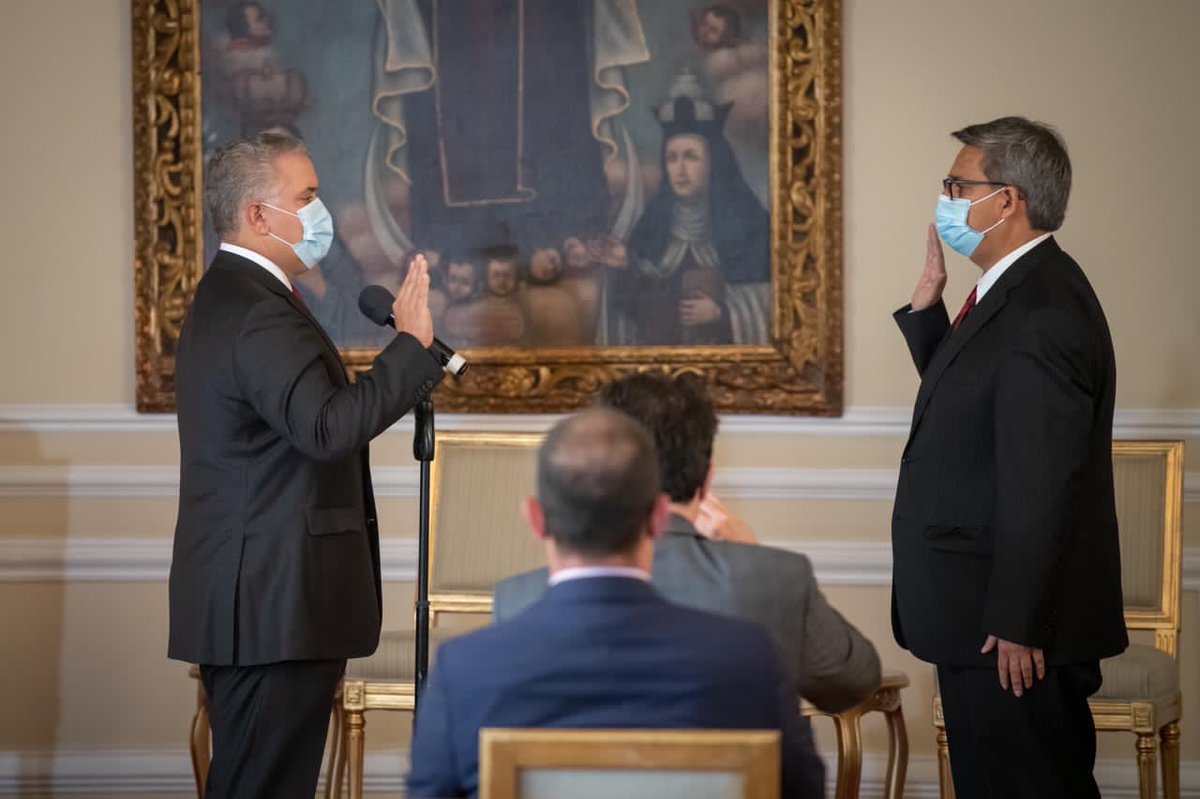 FernandoGrilloR's tweet photo. Hoy dejo la dirección de @DAFP_COLOMBIA con la satisfacción del deber cumplido y con la seguridad que la entidad seguirá aportando al fortalecimiento institucional a lo largo de todo el territorio nacional. Hoy asumo un nuevo reto como embajador de Colombia ante los Países Bajos. https://t.co/Np0kQUiRWK
