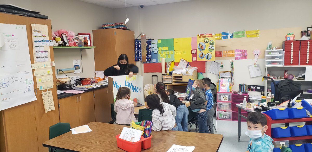 Manvel High School Future Teacher, Miss Nat, getting her Pre-K students engaged.