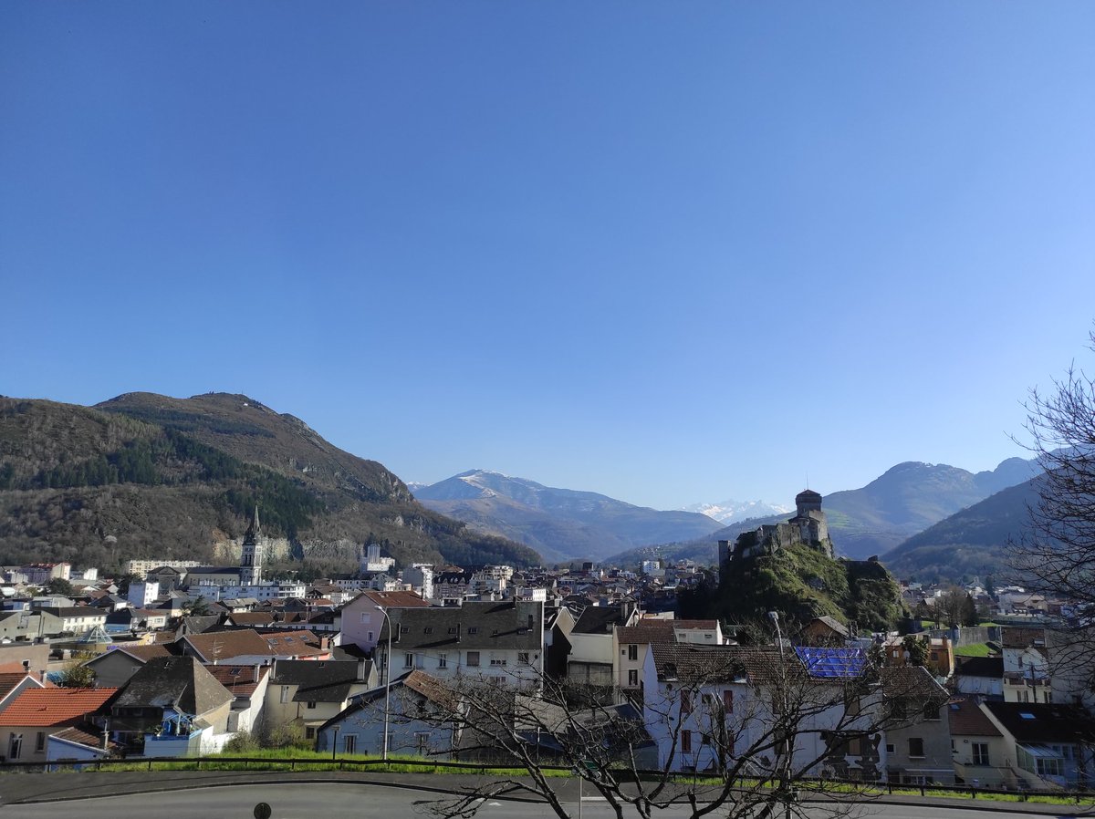 HatierOccitanie's tweet image. Après Béziers et Montauban hier, présentation des nouveautés #primaire 2021 des @EditionsHatier dans la circonscription pyrénéenne de Lourdes. Merci pour l'accueil 👍
Notre belle @Occitanie 🔴🟡
@DSDEN65 #pedagogie #Capmaths #Magellan #Cocoli #Ermel #Bescherelle #gestedecriture