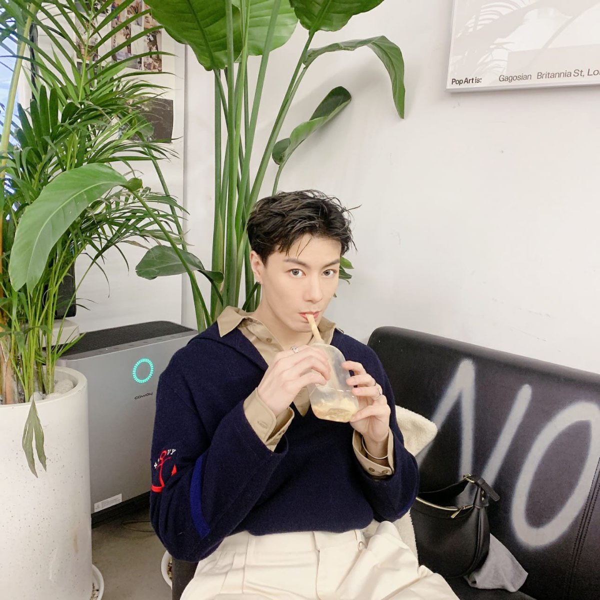 VAVmypoison's tweet photo. @Kim_JeongCami @VAV_official El otro monumento 
#VAV #StanWorldApplsHere #StanWorld
#브이에이브이 @VAV_official https://t.co/cHjJ77x13i