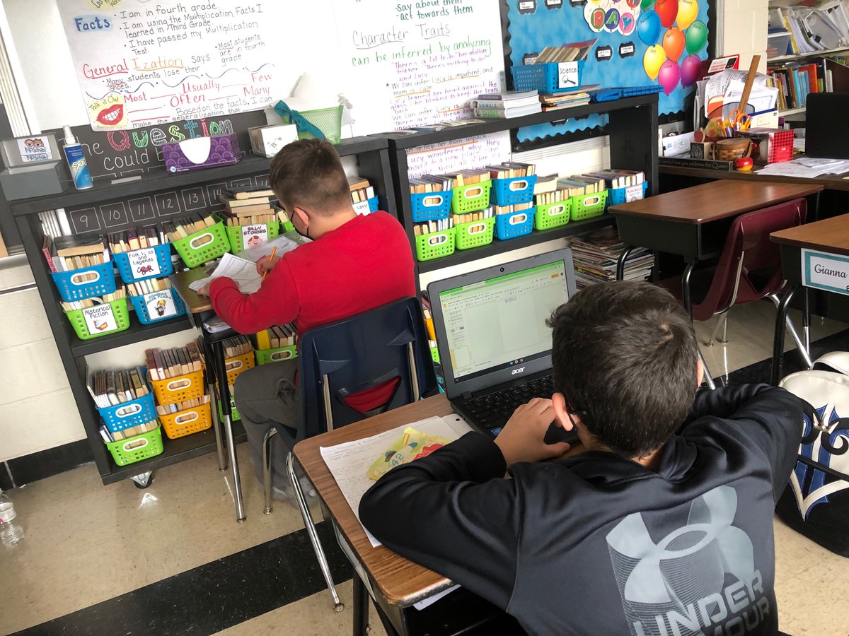 ML_School's tweet photo. 5th 
Novels + Technology + Projects = Engagement @ML_School @rkputtkammer https://t.co/nrMo6ar2bt