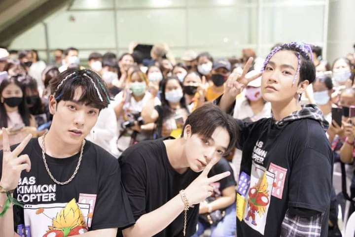 Machchima66's tweet photo. @GMMSHOW_th เพราะมาก ๆ เลยค่ะ
ทั้งน้อนบาส #บาสเด็กอ้วนที่แท้จริง
คิมม่อน #ขุณขิมมอญ
คอปเตอร์ #CTRPANUWAT
มีพัฒนาการด้านร้องเพลงที่ดีขึ้นมาก ๆ ค่ะ
ผลงานต่อ ๆ ต้องน่าชม น่าฟังกว่านี้แน่นอน รอติดตามนะคะ💞
#Fantopia2020
#BKCSBFIVE
#GMMSHOW https://t.co/m9STKMboI6