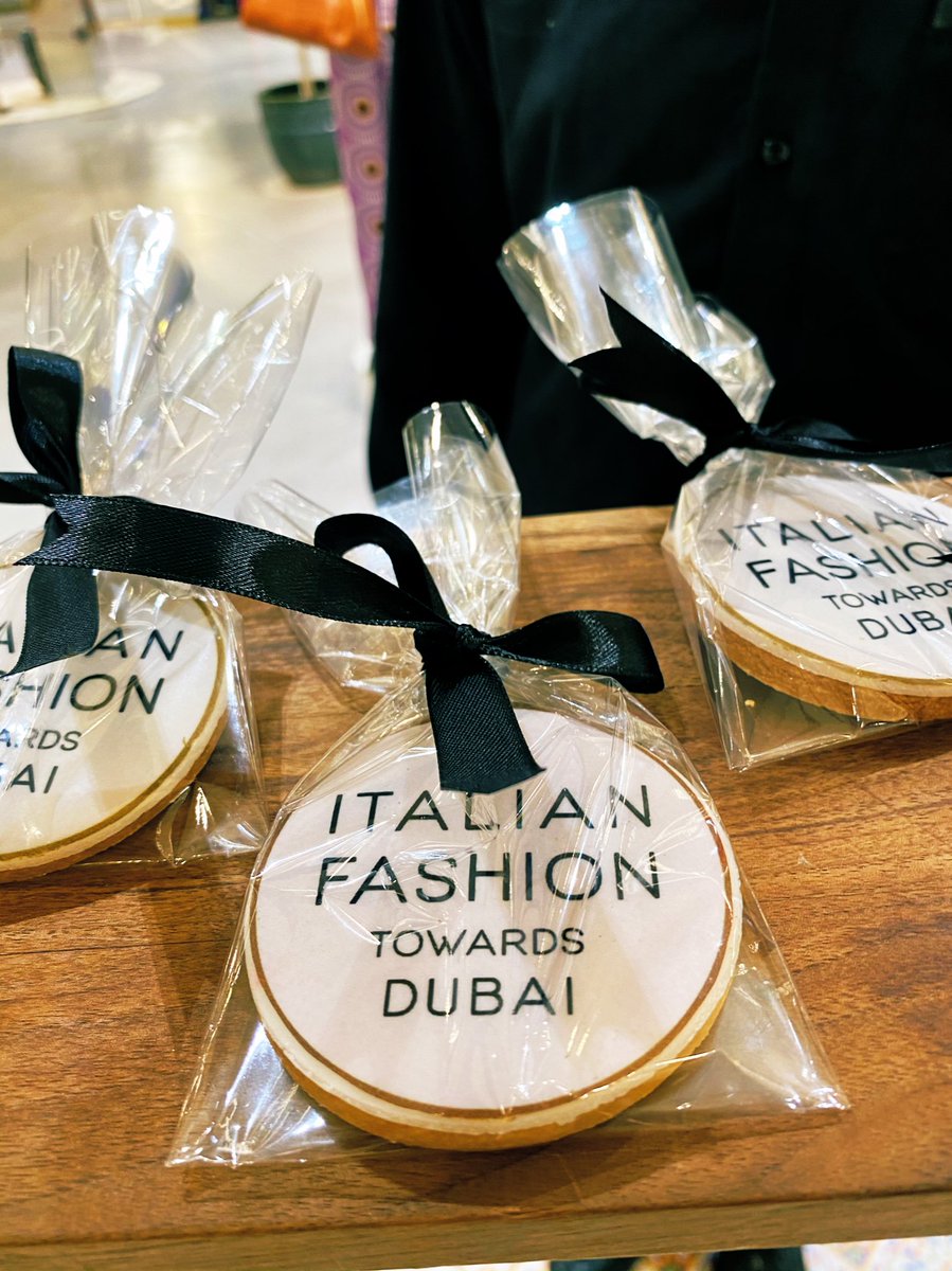 #Fashion industry represents 10% of Italian manufacturing 🇮🇹Besides #pandemic , #Italy ‘s market share in the #UAE 🇦🇪 increased from 5,6 to 6% in 2020 (900 mln €; 3rd supplier).  We restart promotion in presence & in safety today with popup at #GalerieLafayette #DubaiMall 🇮🇹🇦🇪👍