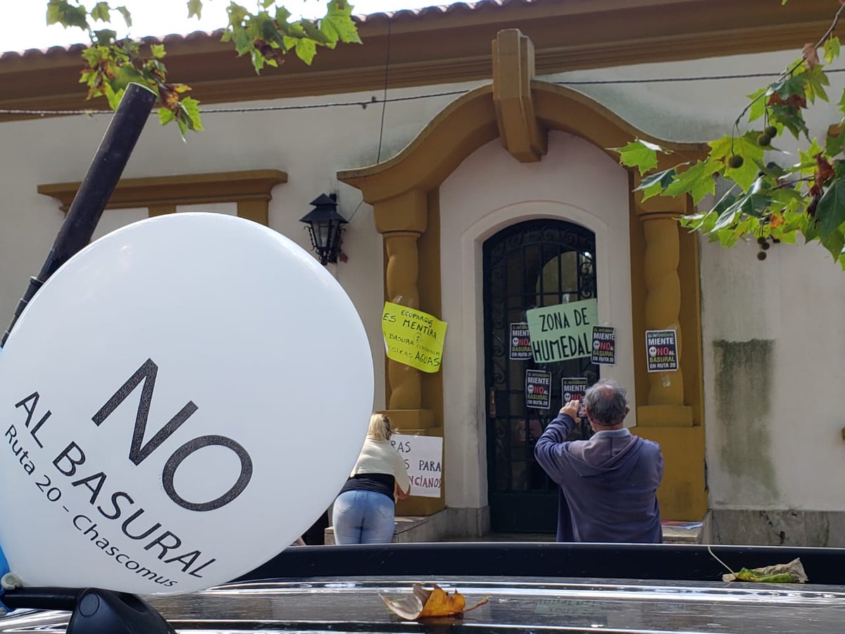 NoAlBasuralR20's tweet image. #AHORA en la puerta de la municipalidad de #chascomús esperando a que @javier_chgaston
nos escuche
#NOalBasuralenRUTA20