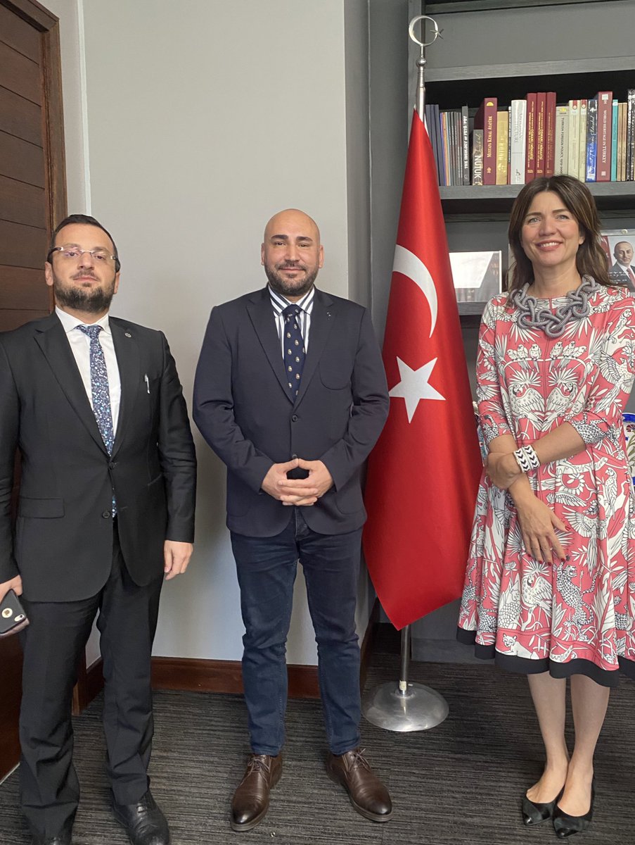 UlgenElif's tweet photo. @maarifZA ‘da bayrak değişimi: Yaklaşık 3 yıldır Güney Afrika Maarif Vakfı  Ülke Temsilcisi olarak görev yapan Adem Koç’u yeni görevine uğurlarken, yeni temsilci Deniz Doğan’a hoşgeldin diyoruz! Hayırlı uğurlu olsun! 🇹🇷🇿🇦 https://t.co/YvrfjJx5k7