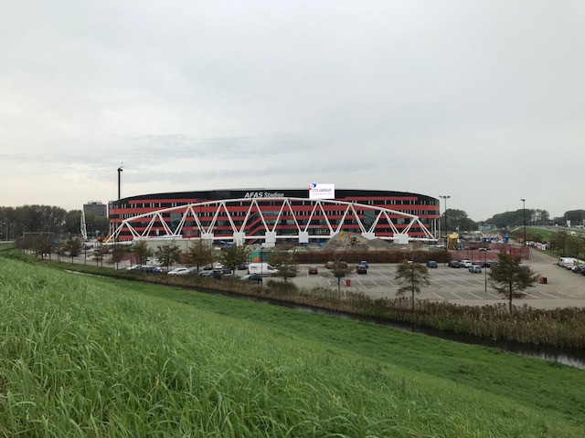 NHNieuws's tweet photo. Spectaculaire hijsklus stadiondak AZ morgen live te volgen
https://t.co/FdLE5sFfT2 https://t.co/WMHtKaZC1m