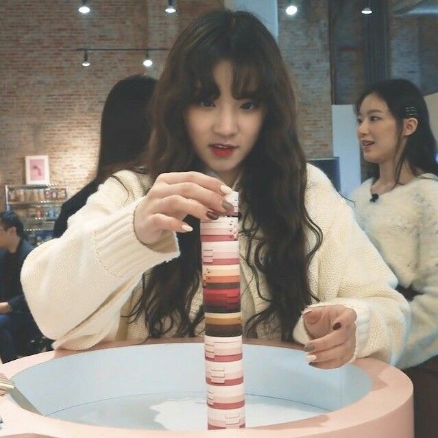 Hello my beloved daughter. I don't want to talk much, the point is I just wanted to say if I leave you for just a moment. Relax, I'll come back later. I can't possibly leave my little fairy. As always, I love you, my little daughter.