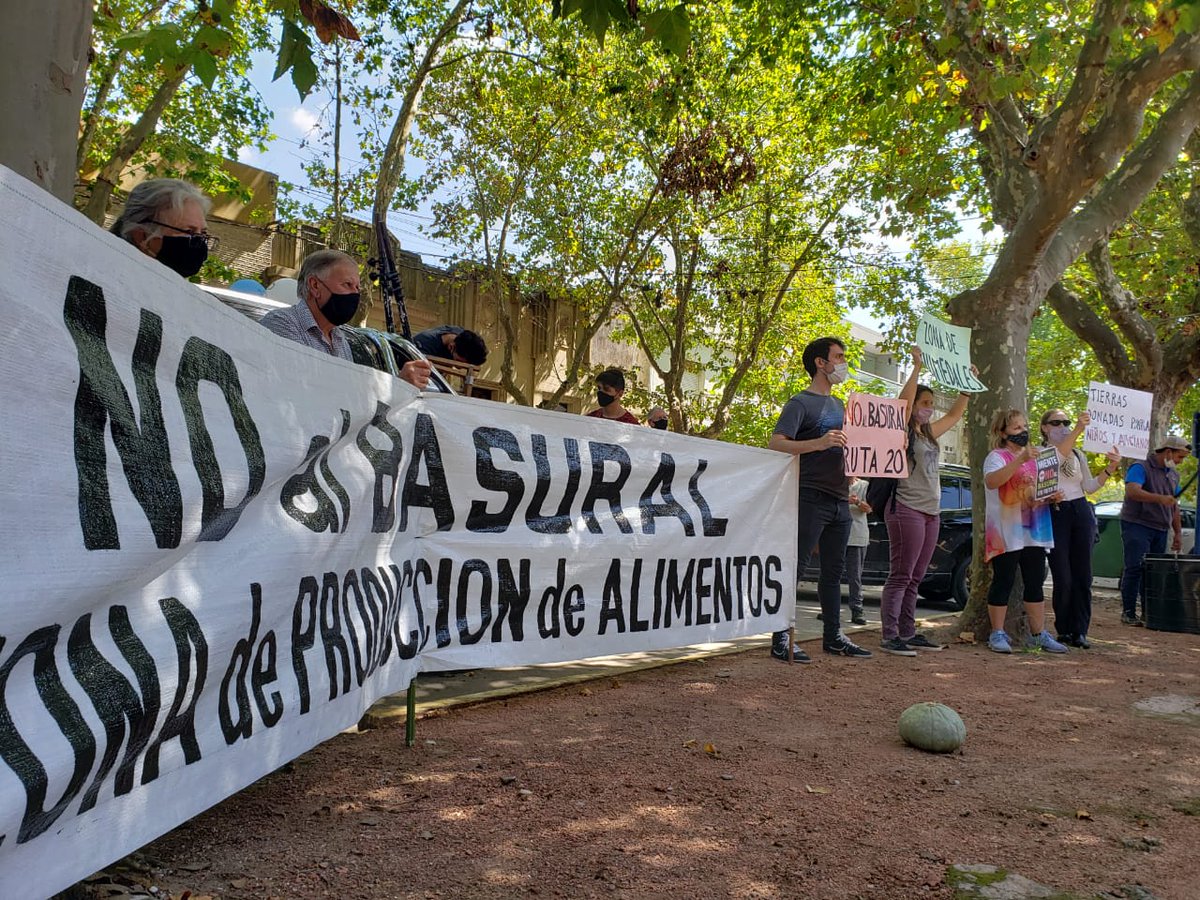 NoAlBasuralR20's tweet image. #AHORA en la puerta de la municipalidad de #chascomús esperando a que @javier_chgaston
nos escuche
#NOalBasuralenRUTA20