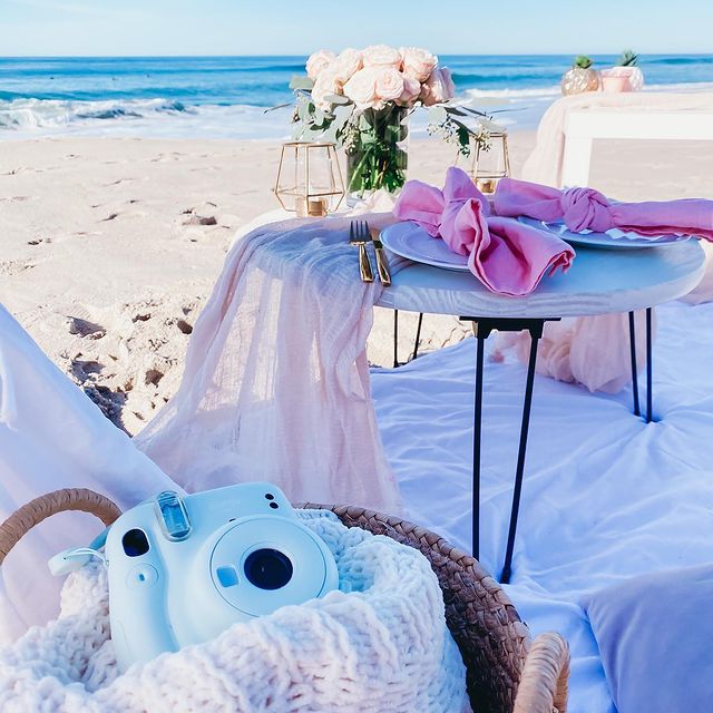 FujifilmUS's tweet photo. From FUJIFILM @instax: Who else could use a beachfront picnic right now? 🙋‍♀️🙋‍♂️✨ 

Tag your adventure buddy below! 💙🌥 ⁠⁠
⁠⁠
🖼️ Source: dolcepicnics (instagram)⁠⁠
⁠⁠
#instaxathome⁠⁠
#dontjusttakegive⁠⁠
#mini11⁠⁠
#beachy https://t.co/ISJYXmPum0