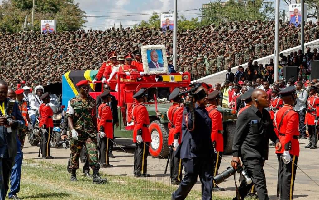 EdgarCLungu's tweet photo. Farewell my dear brother, leader and friend late President John Pombe Magufuli. 

May you rest in God’s eternal peace.

(Pictures by Eddie Mwanaleza, State House Zambia and State House Kenya).

#RIPMagufuli #tanzaniamourns #africamourns #ZambiaMourns https://t.co/bCOv6C2LDx