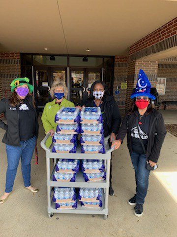 LewisvilleES's tweet photo. Thank you Mindy Arendt, Kim Cloud, and Cloud 9 ministries for providing food and water for our Lewisville families in their time of need. Also, a big thank you to Sue Bowman for providing water as well! #PonyStrong #backinthesaddle https://t.co/2YmWjegB0v