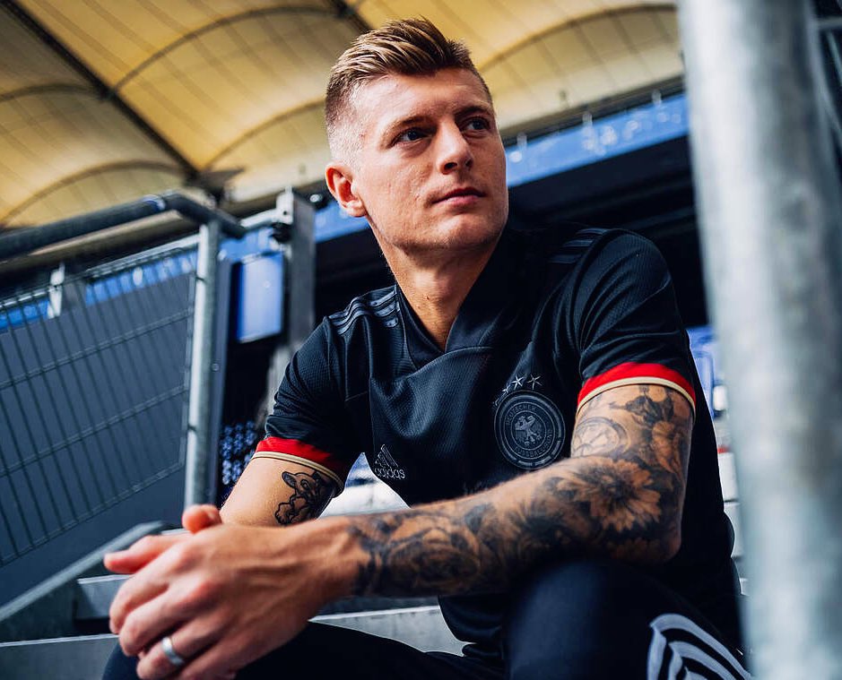 Juezcentral's tweet photo. La nueva camiseta visitante de Alemania para la Eurocopa. Espectáculo. https://t.co/wHKQBR0ulx