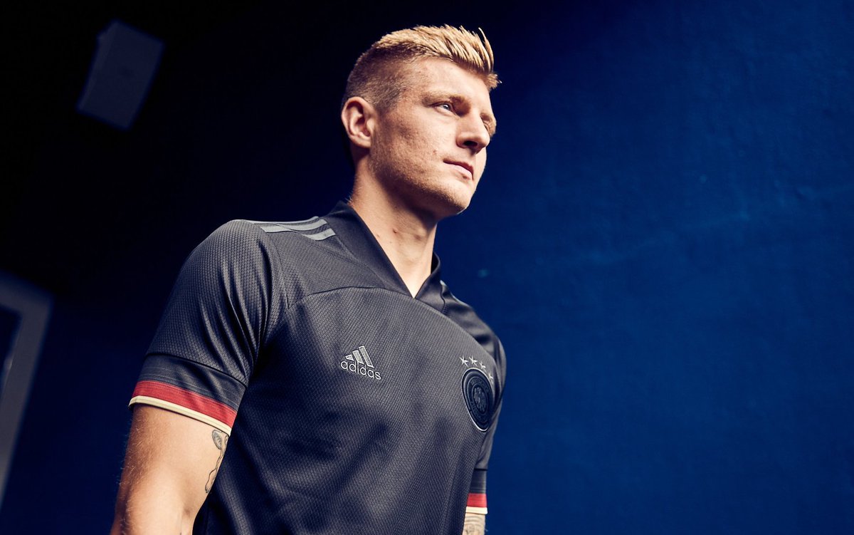 Juezcentral's tweet photo. La nueva camiseta visitante de Alemania para la Eurocopa. Espectáculo. https://t.co/wHKQBR0ulx